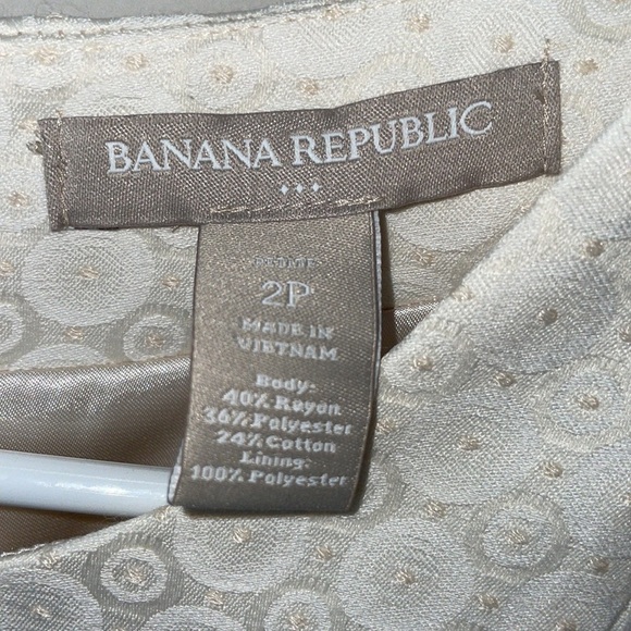 Banana Republic white dress with subtle circle pattern and gold dots size 2P - Picture 4 of 8